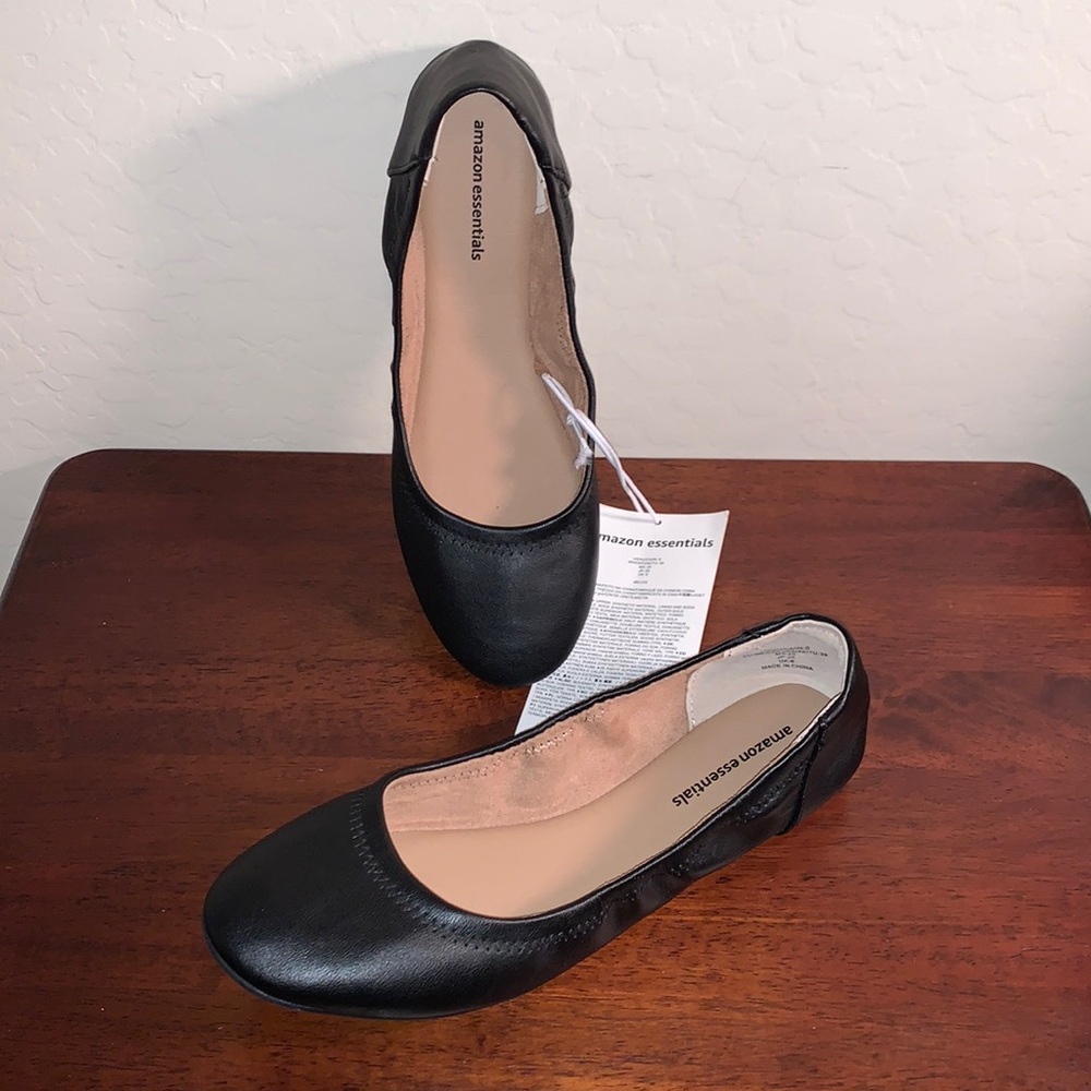 AMAZON ESSENTIALS BRAND NEW WITH TAGS SIZE 8 JET BLACK BALLET FLATS